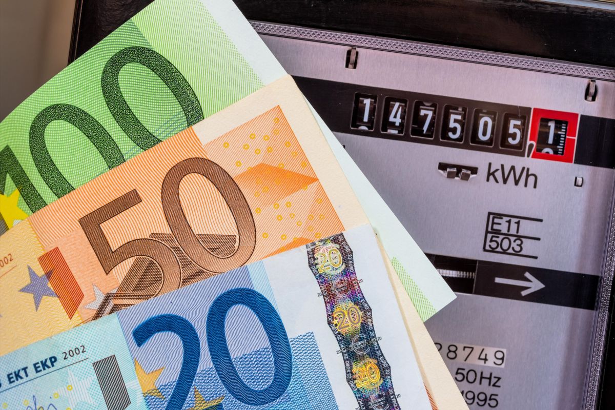 Bollette, nuove misure e attenzione al risparmio. Arriva decreto da 5 miliardi 