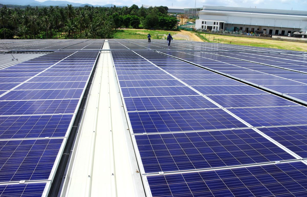 Enel dona all'Ucraina 5.700 pannelli fotovoltaici. Plauso della Commissione