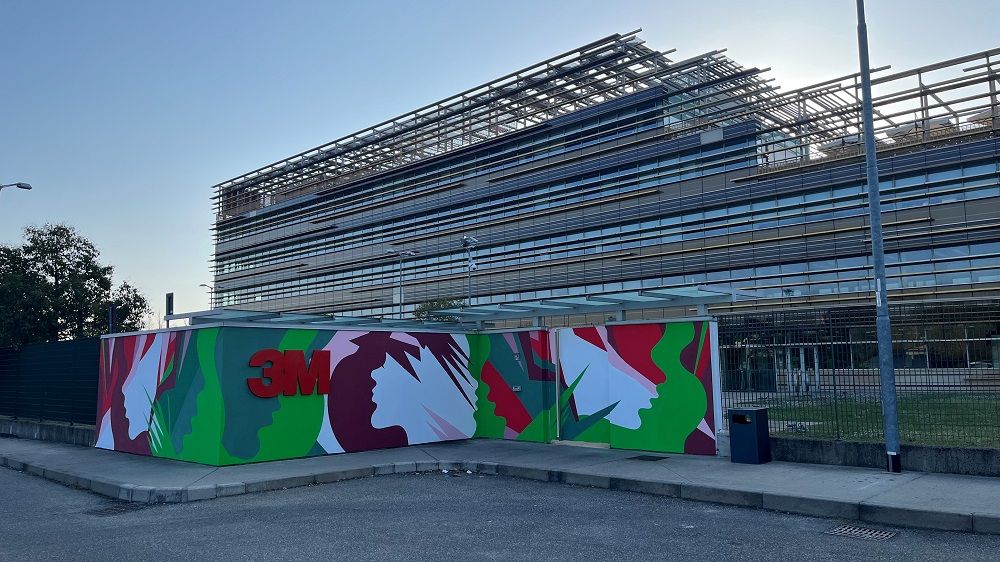 Uno dei murales realizzati da 3m con pittura ecologica Airlite presso la sede di portello per la giornata della terra 