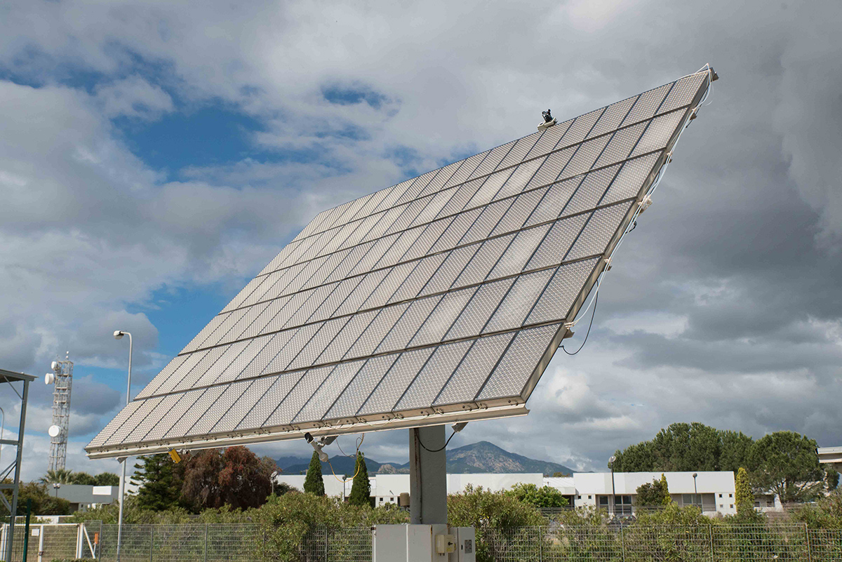 Impianto fotovoltaico a concentrazione con inseguitore solare