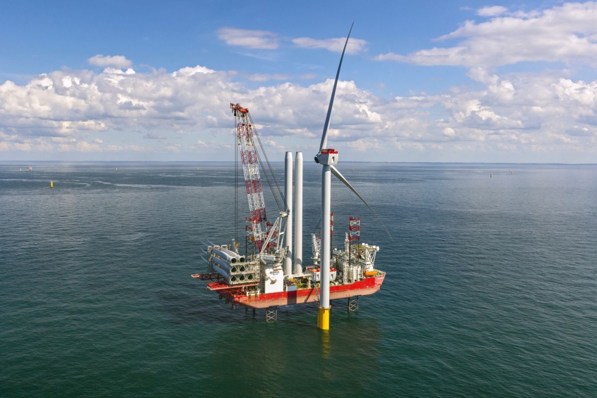 Installata la prima delle 69 turbine del parco eolico offshore Kust Noord 