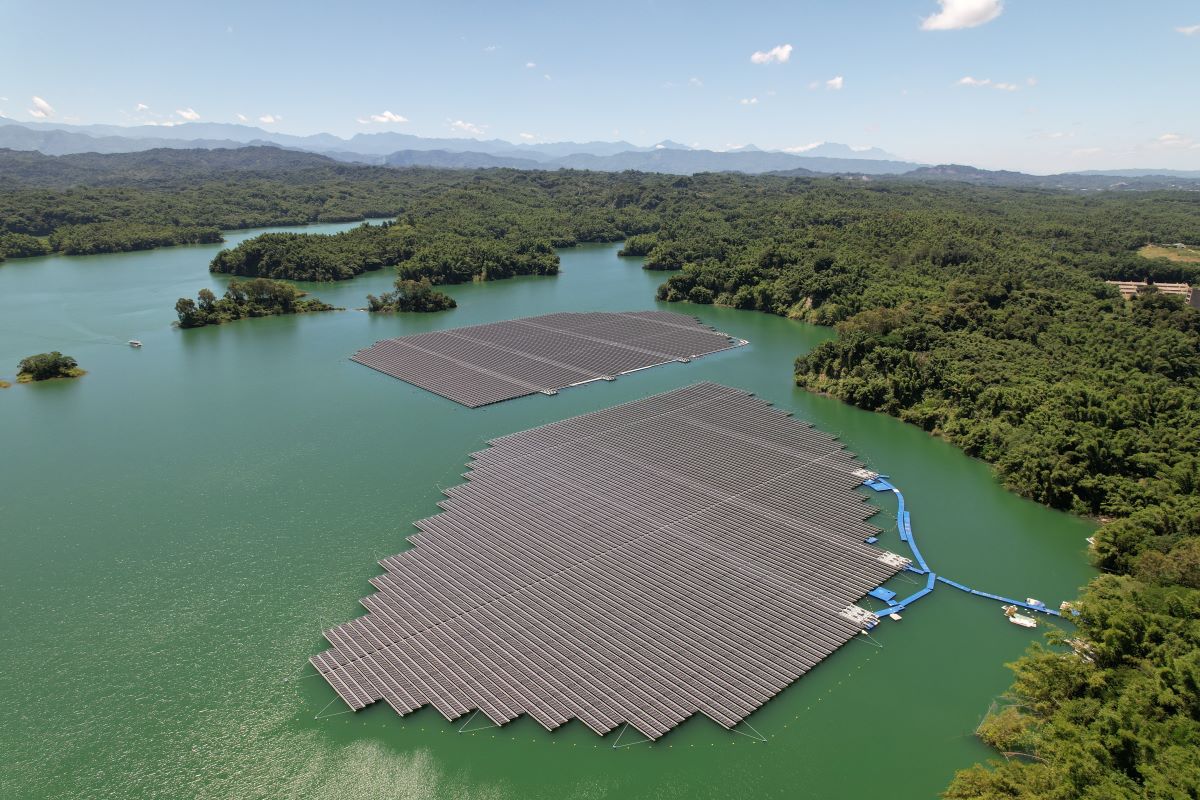 Impianto fotovoltaico galleggiante da 13,7 MW realizzato da Solaredge nel lago artificiale di Wi-Shan-Tou, a Taiwan.