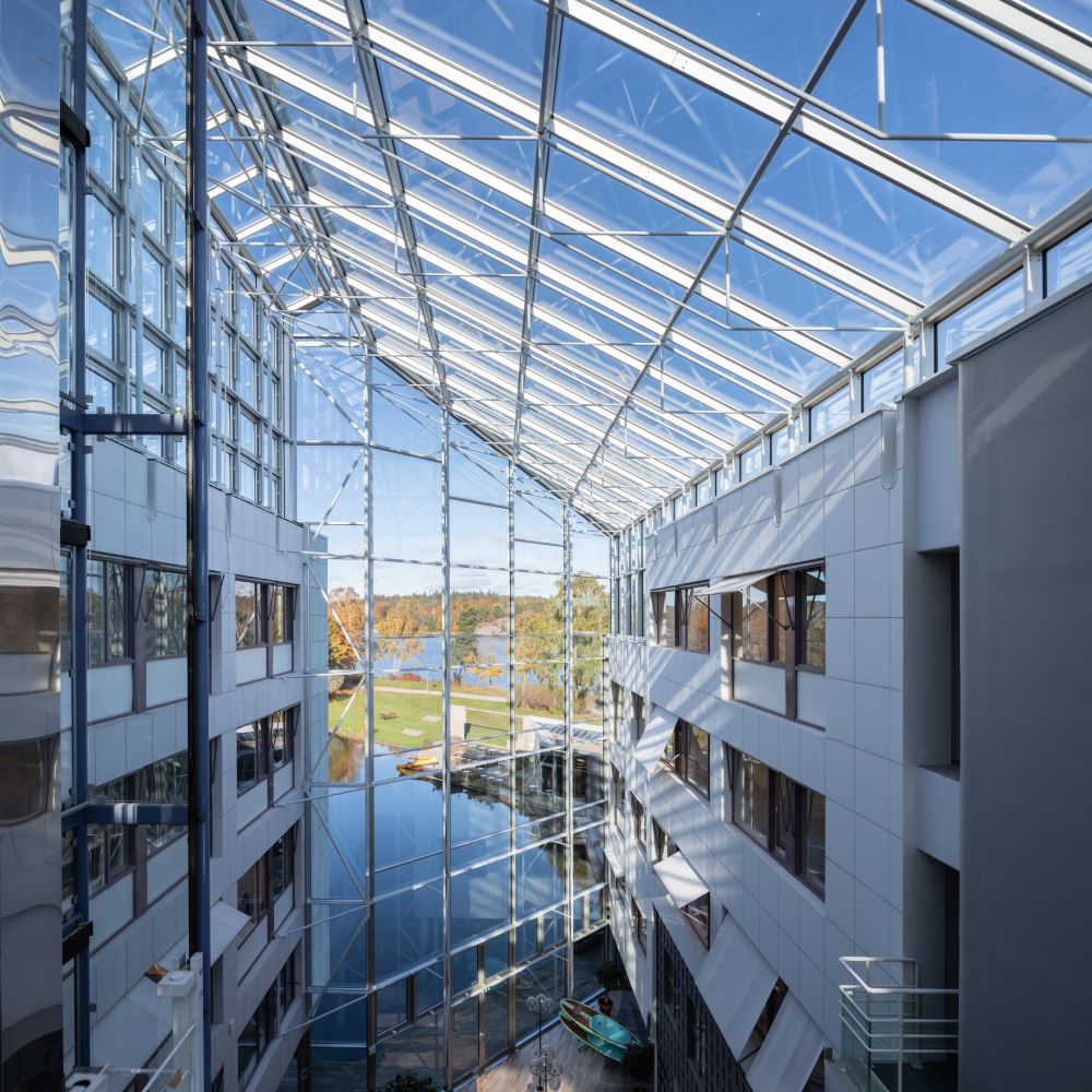 Saint-Gobain ha messo a punto ORAÉ vetro piano realizzato con vetro riciclato e con energia rinnovabile al 100%