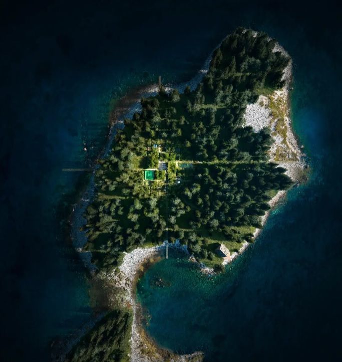 Vollebak Island: alghe, canapa, cemento stampato ed energia 100% rinnovabile