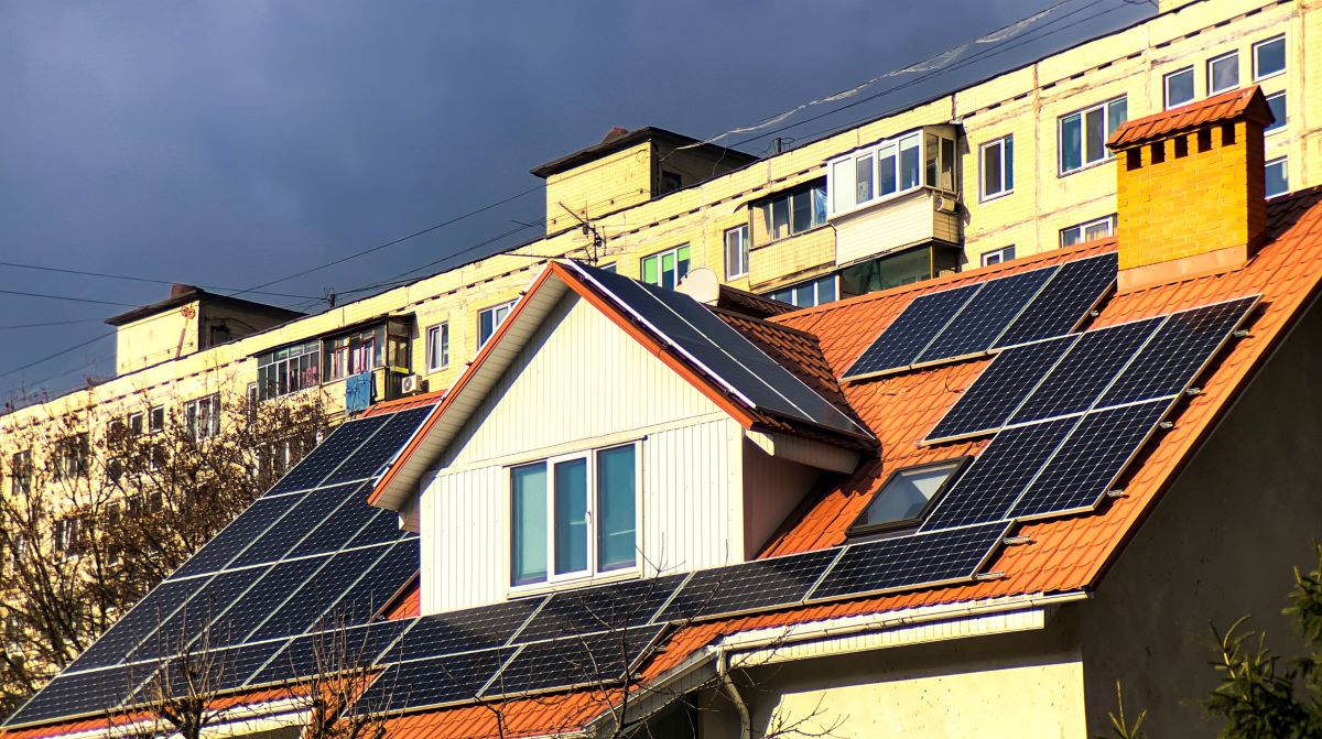 Fotovoltaico sul 30% degli edifici esistenti basterebbe a soddisfare il fabbisogno elettrico residenziale