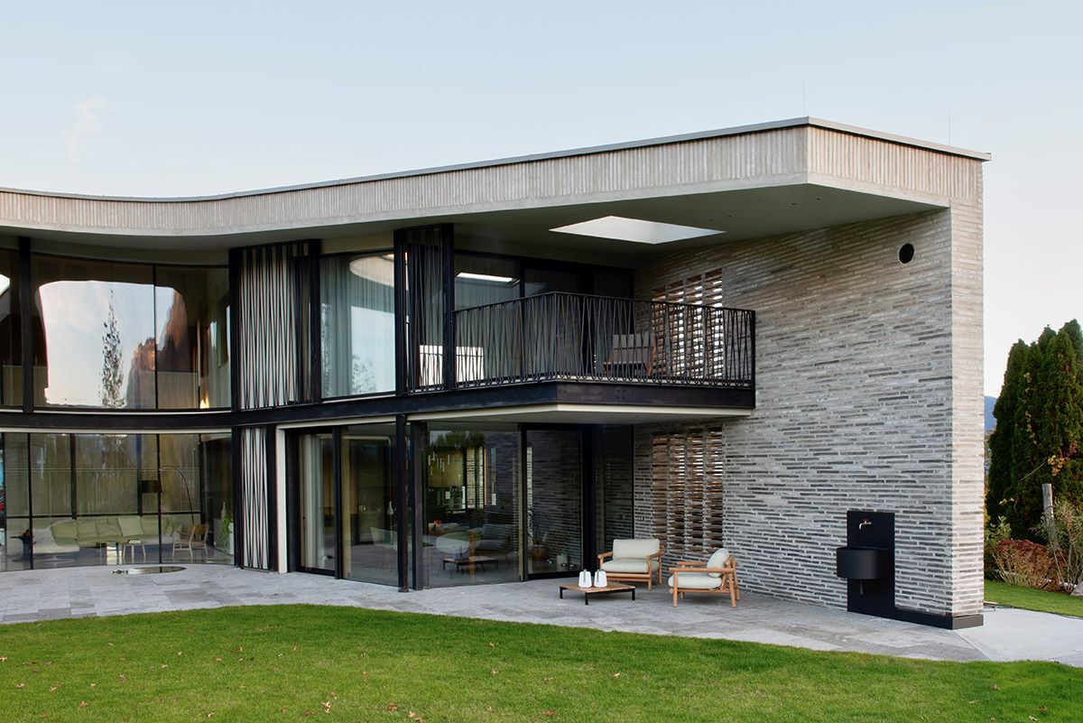 Vista esterna, lato sud di Casa Visibilio, progetto MoDusArchitects in provincia di Bolzano