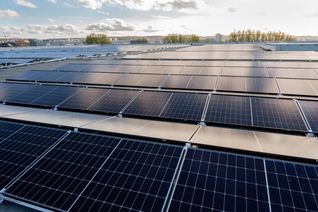 BayWa r.e. e Mercedes-Benz AG: realizzati 6 nuovi impianti fotovoltaici