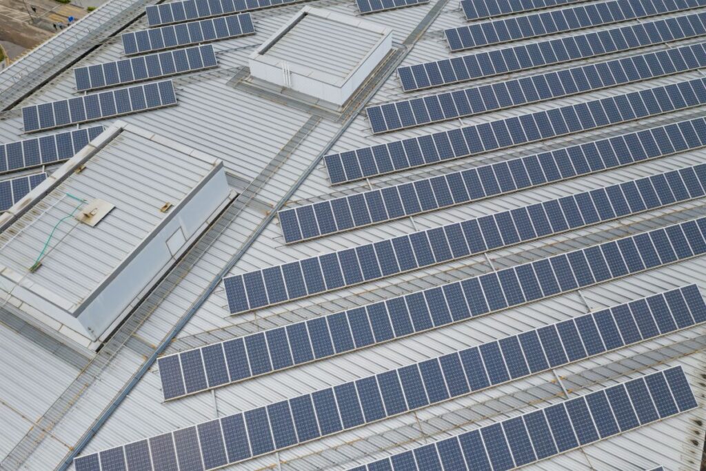 Fotovoltaico per le Pmi: 2,5 miliardi per tagliare le bollette e avviare CER