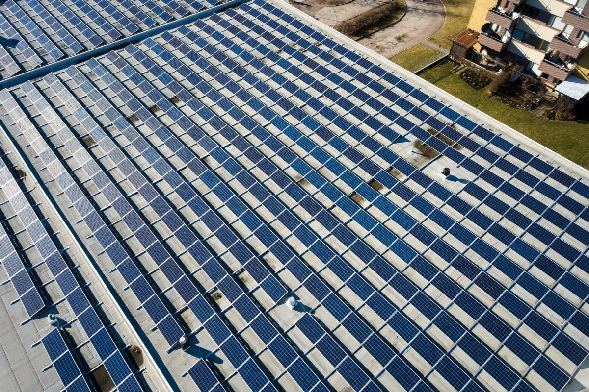 Fotovoltaico: 110.000 tetti di industrie potrebbero ospitare pannelli e produrre 30 GW