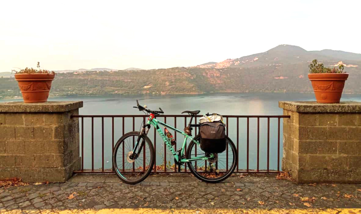 Il paesaggio naturale del lago di Albano ai Castelli Romani (RM