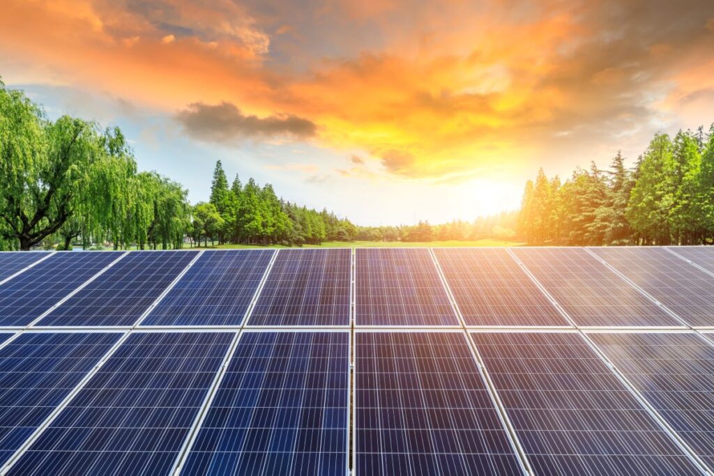Fotovoltaico: BloombergNEF alza le previsioni delle installazioni nel 2023 a 392 GW