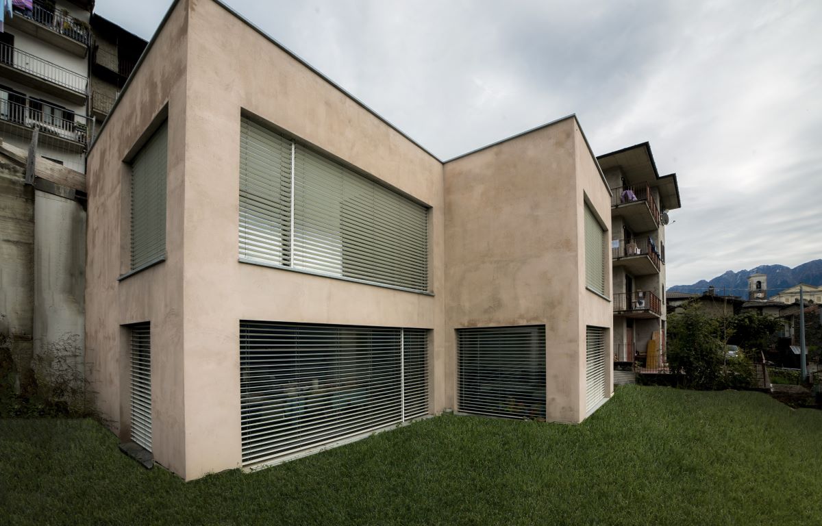 Villa TR a Mello: materiali naturali e architettura bioclimatica
