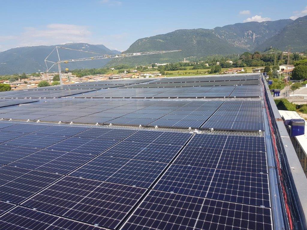Inverter SolarEdge per un’installazione fotovoltaica su tetto di ultima generazione