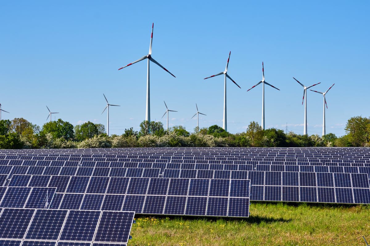 Triplicare le energie rinnovabili e raddoppiare l'efficienza energetica entro il 2030