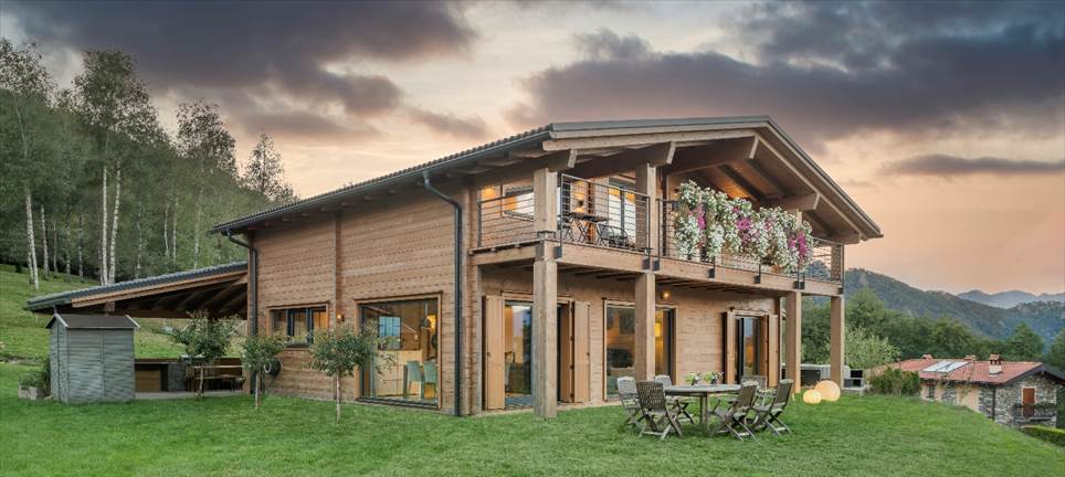 Rubner Haus realizza una casa in legno massiccio sul Lago Maggiore