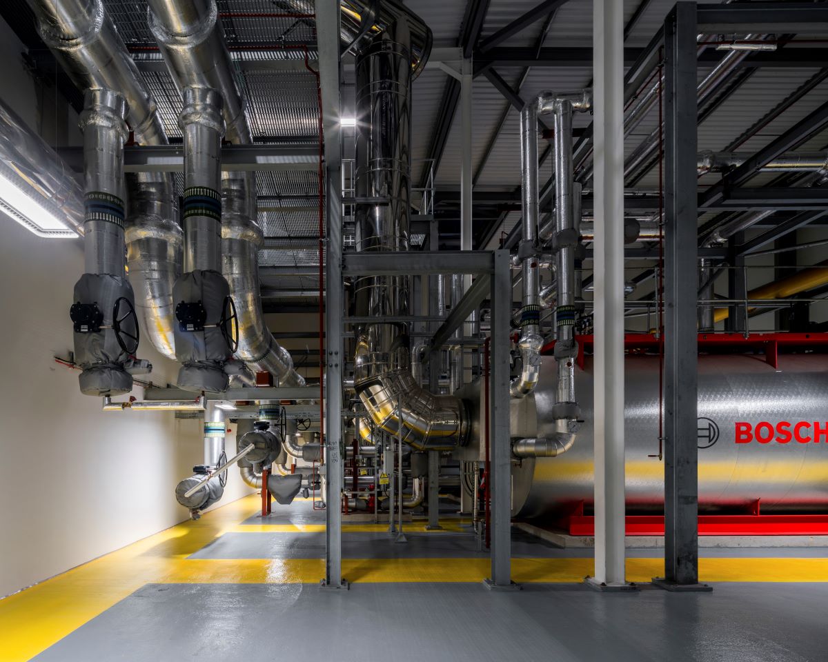 La sala macchine del centro energetico del Greenwich Peninsula Low Carbon Energy Center di Londra
