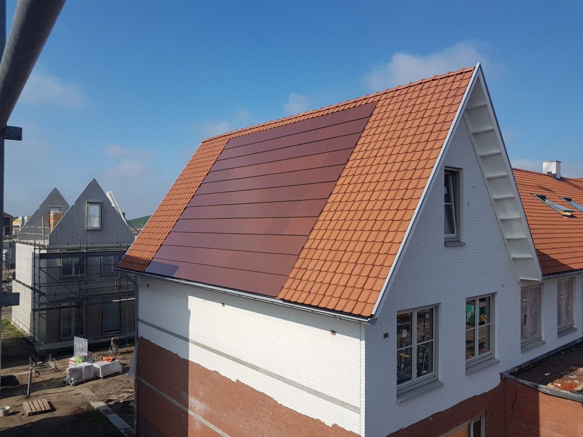 pannello fotovoltaico Wevolt X-Roof di Wienerberger, in versione terracotta
