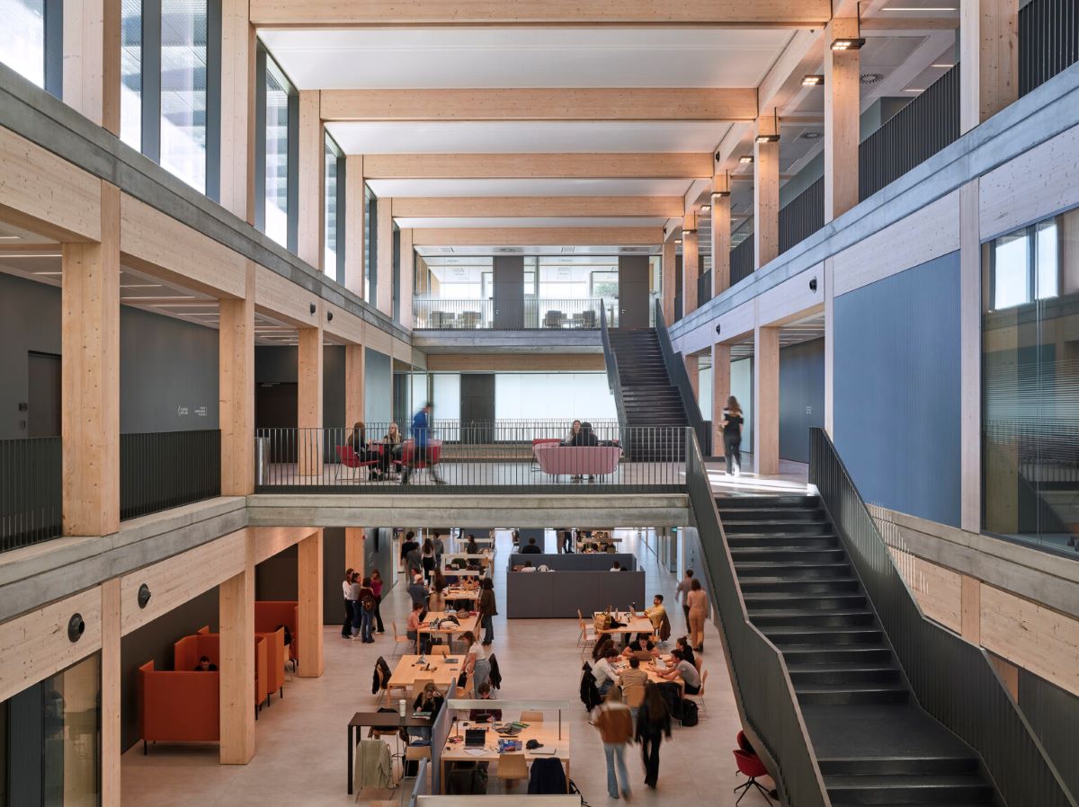 L'interno della nuova sede della facoltà di medicina e ingegneria biomedica dell’Humanitas University 