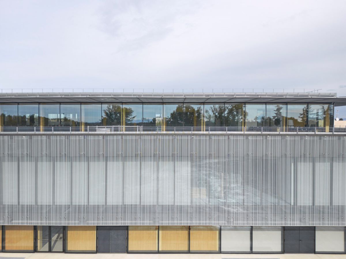 Vista dall'esterno della nuova sede della facoltà di medicina e ingegneria biomedica dell’Humanitas University 