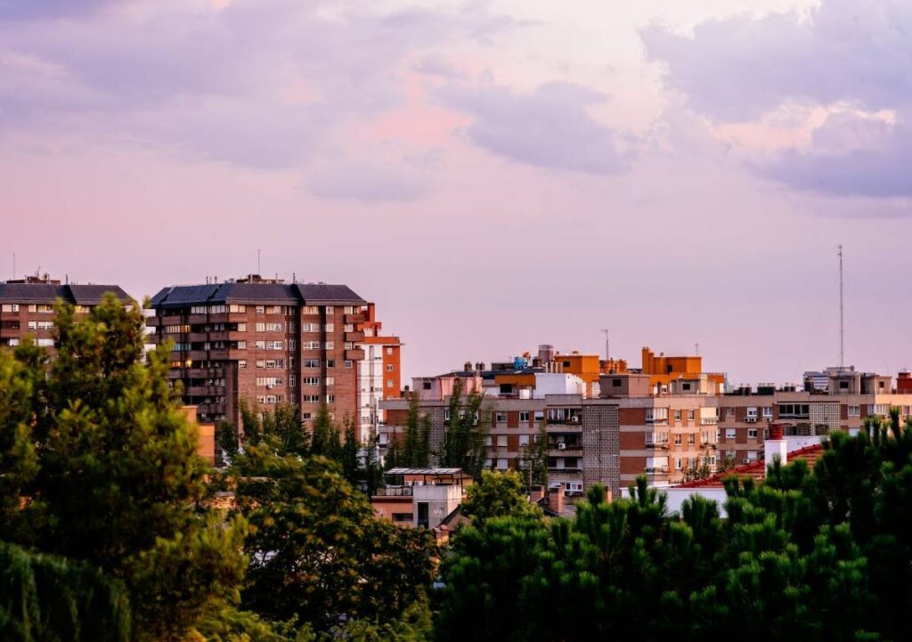 Ripartire dalle periferie, ecco perché piantare alberi ci salverà dall’inquinamento