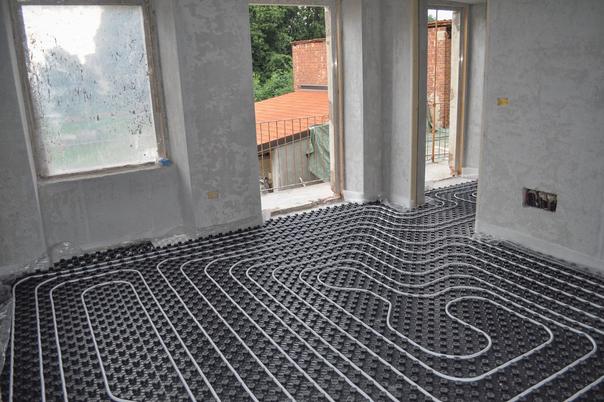 Active cooling geotermico con distribuzione mediante pavimento radiante