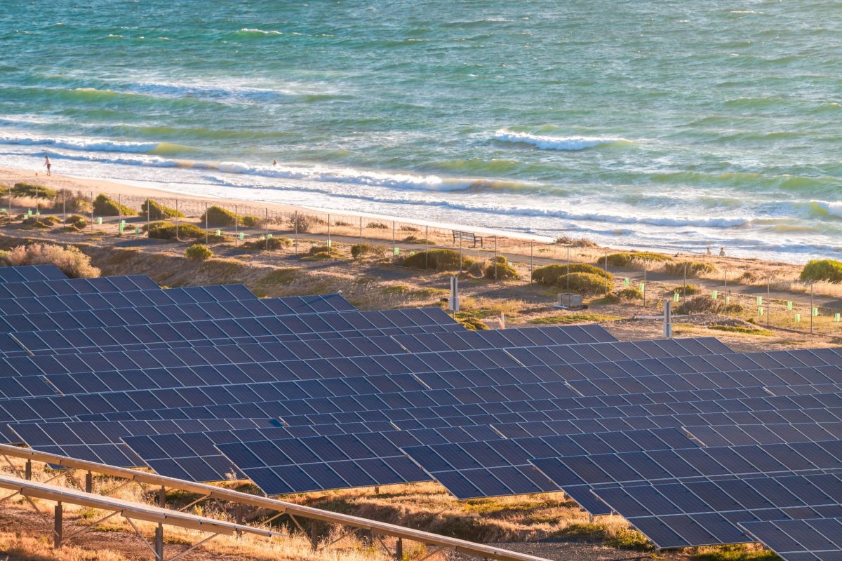 La moratoria sulle rinnovabili in Sardegna. Favorevoli e contrari