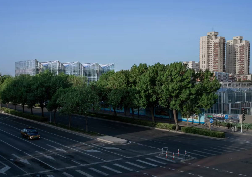 Vertical Farm: van Bergen Kolpa Architecten completa il primo centro di innovazione per l’orticoltura urbana a Pechino