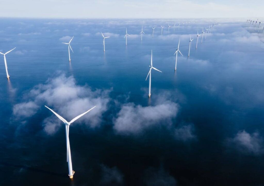 Eolico offshore installato: il vento soffia forte in tutto il mondo, ma in Italia si è in attesa