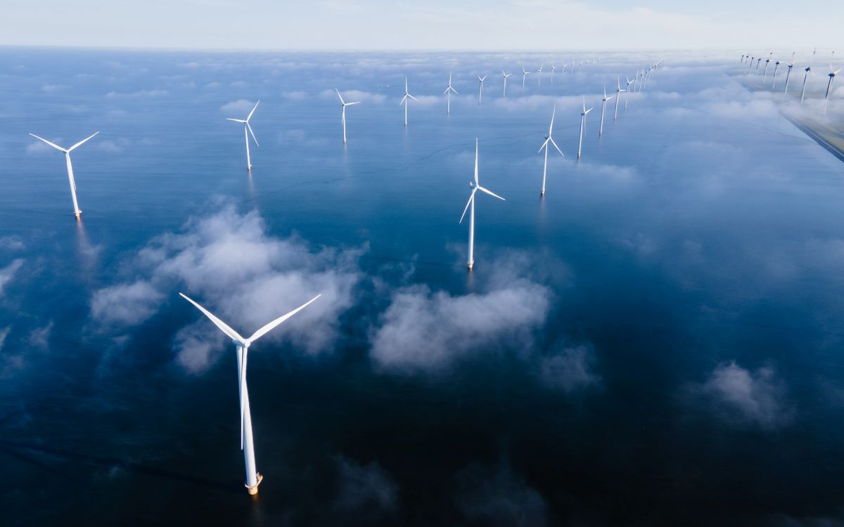 Eolico offshore installato: il vento soffia forte in tutto il mondo, ma in Italia si è in attesa