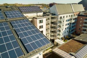 Comunità energetiche 100% solari: come sfruttare al massimo fotovoltaico e storage, con vantaggi per tutti