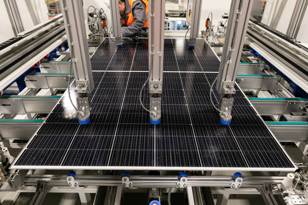 Produzione moduli fotovoltaici nella gigafactory 3SUN