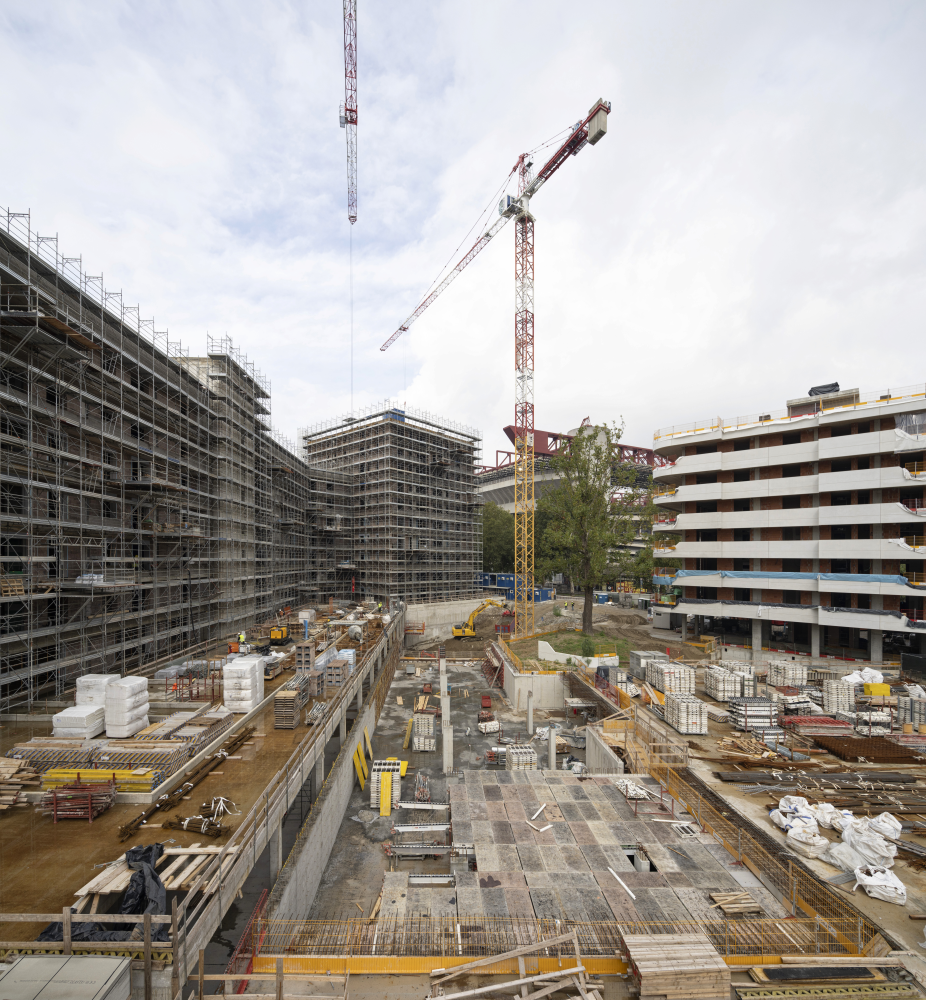 Il cantiere di edilizia residenziale sociale in zona San Siro a Milano con i lavori in corso 
