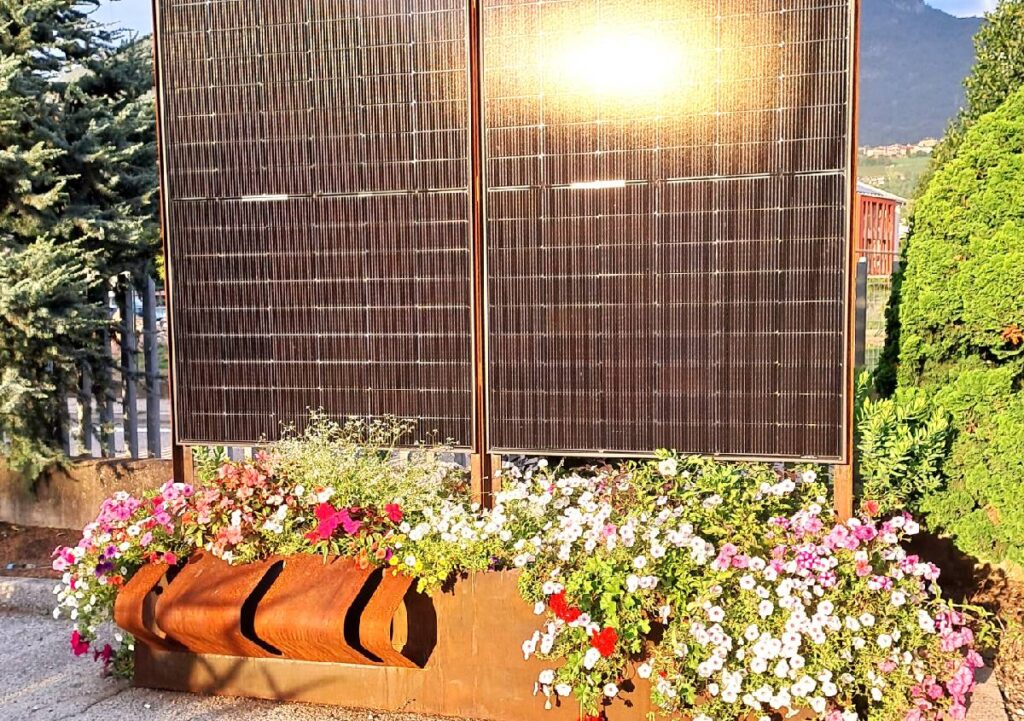 Fioriera Fotovoltaica SalvaTerra: il connubio perfetto tra energia e natura