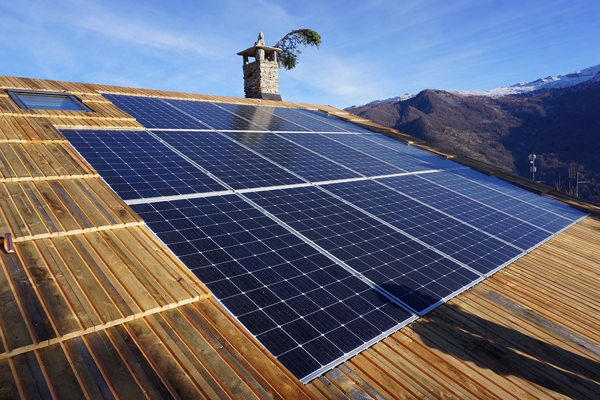 Pannelli fotovoltaici installati sul tetto di casa di Luca Mercalli