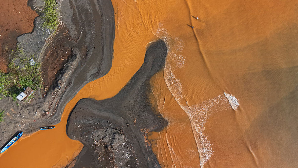 Il deflusso (run-off) dell'estrazione del nichel provoca ingenti danni ambientali ai corsi d'acqua 