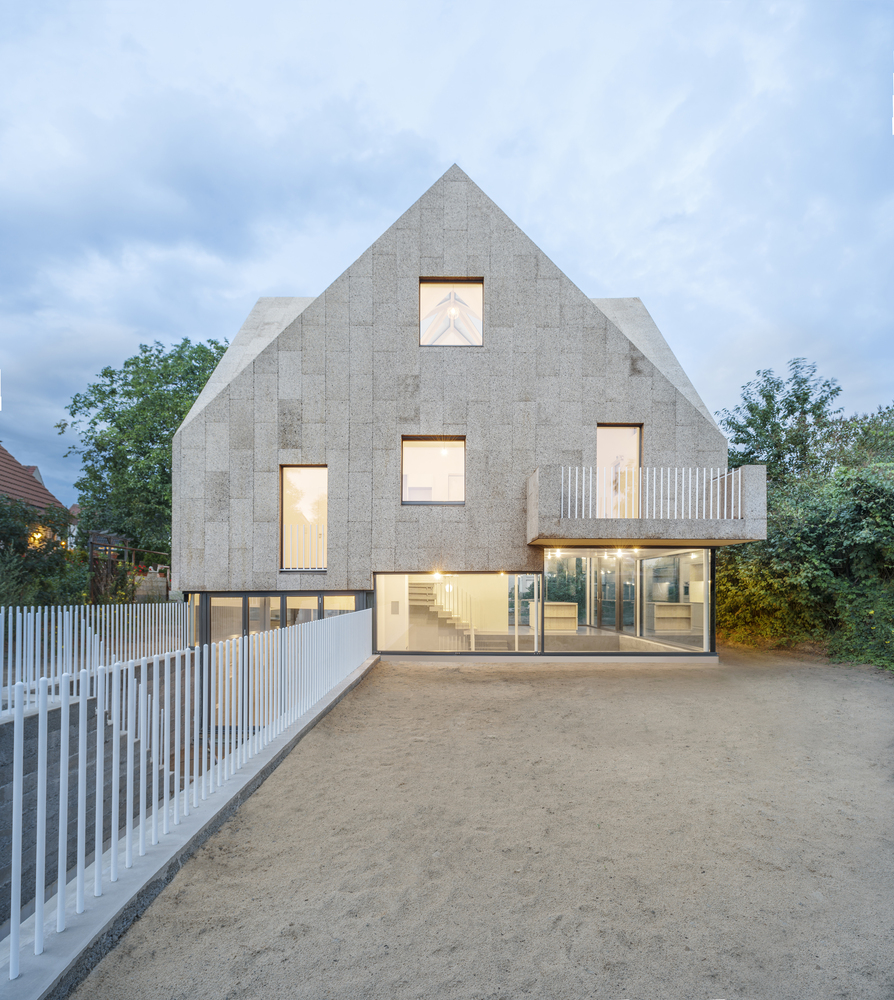 La casa in sughero di rundzwei Architekten