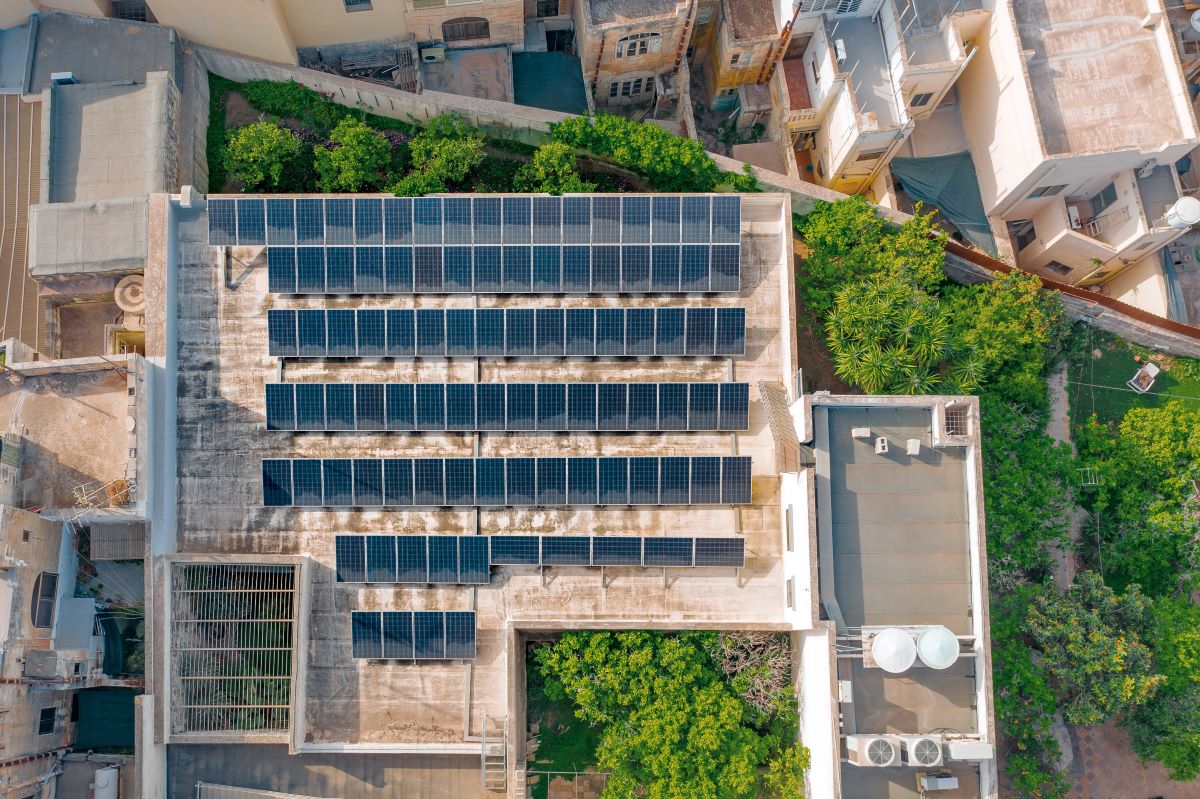 Direttiva Case Green: da fine 2026 gli edifici pubblici e non residenziali saranno obbligati al fotovoltaico