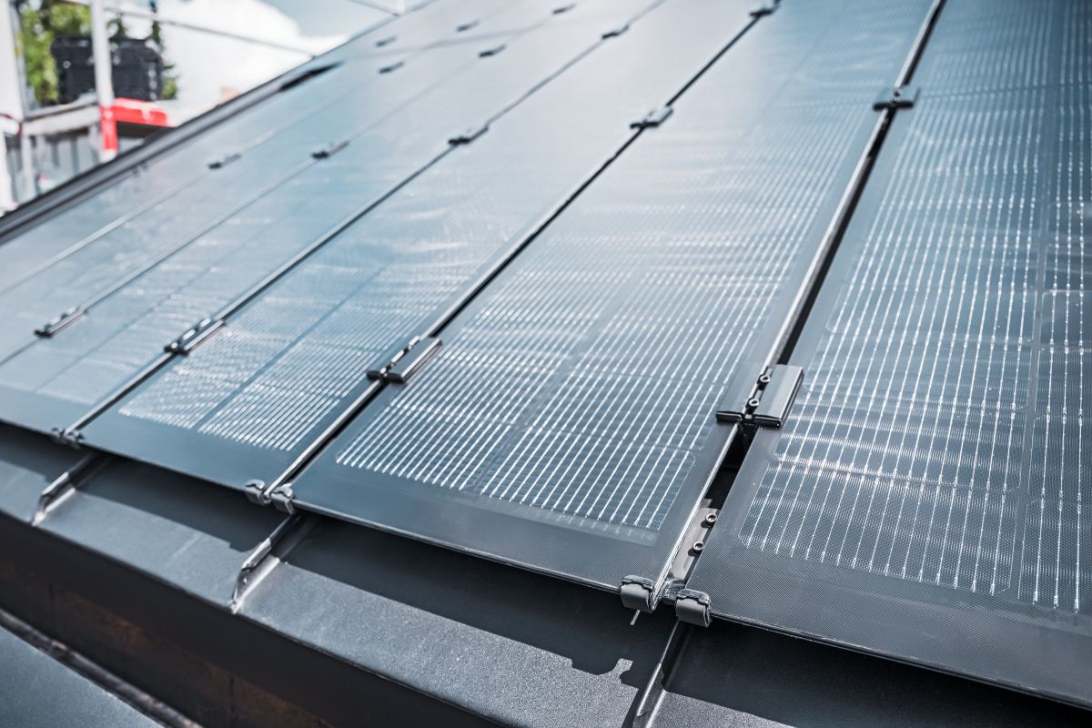 PREFALZ di PREFA: il modulo fotovoltaico integrato per tetti e facciate