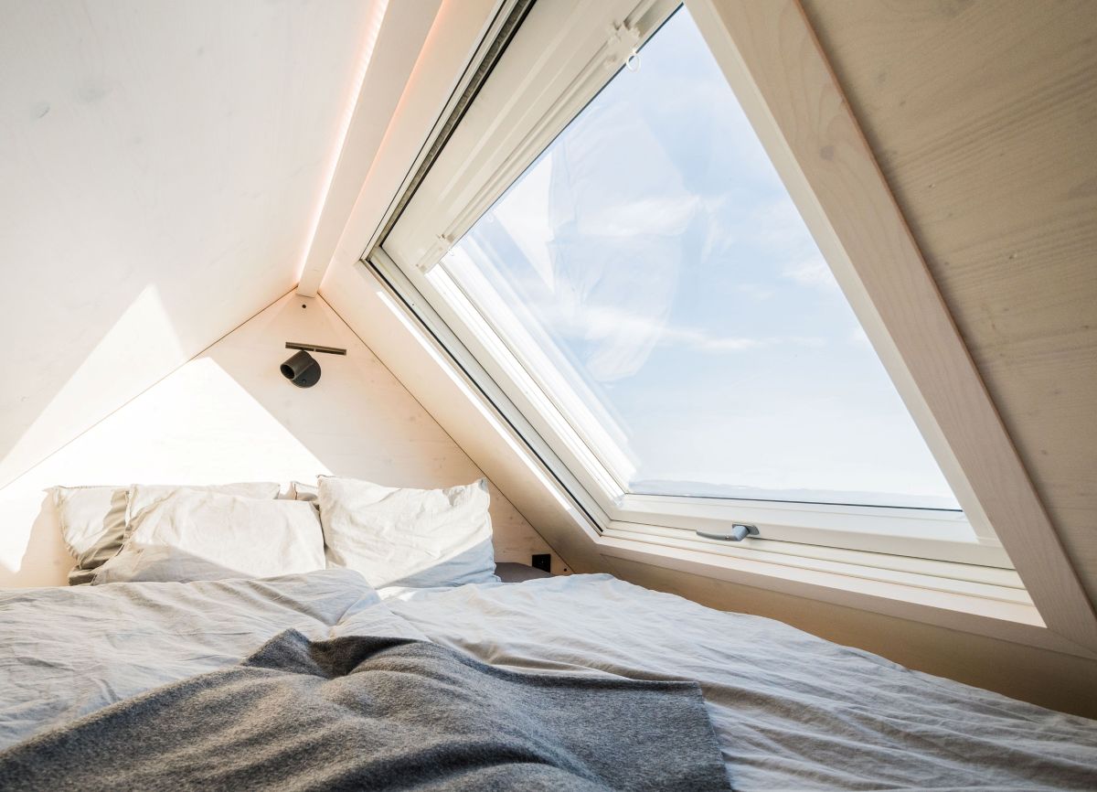 Presentata a Klimahouse "Roto Designo Heat", la finestra per tetti che integra un triplo vetro con tecnologia di riscaldamento a infrarossi