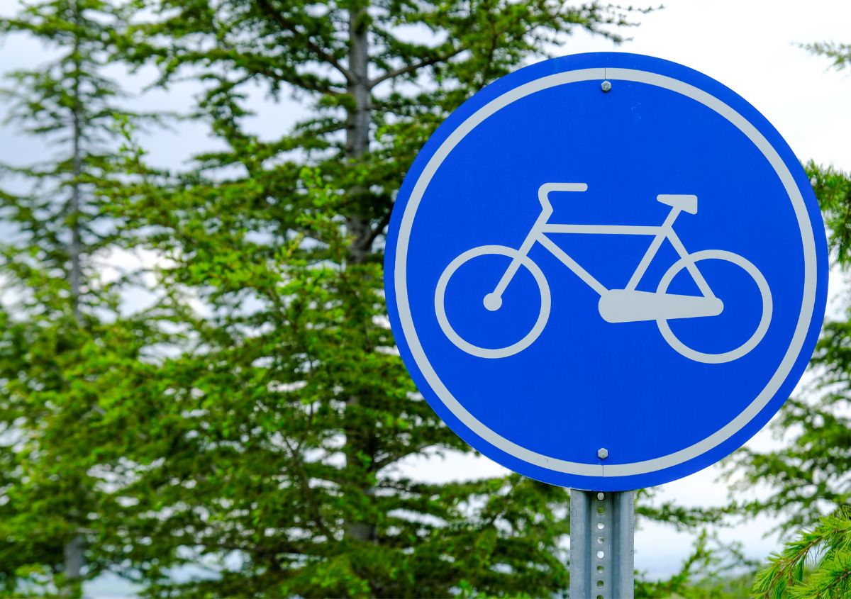 Dimensioni, segnaletica e illuminazione delle piste ciclabili