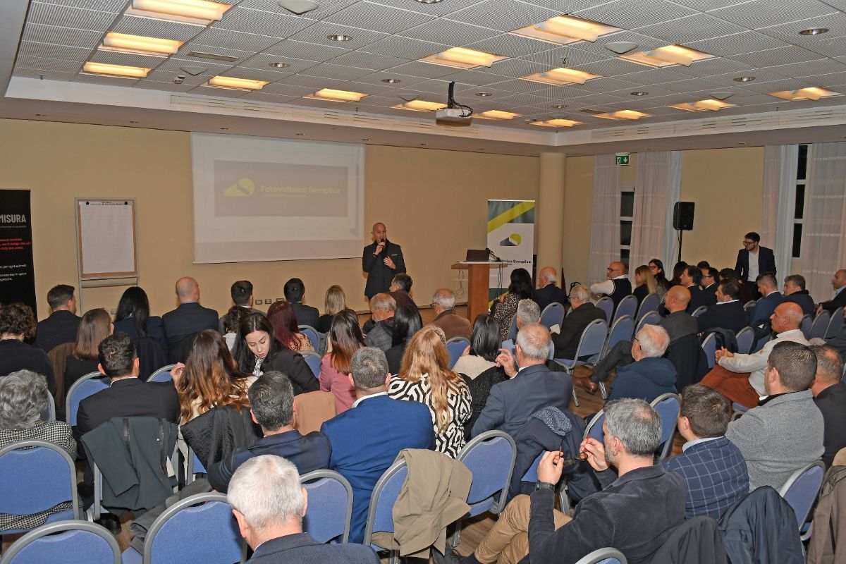 Un momento dell'intervento di Daniele Iudicone alla presentazione della Grande Comunità Energetica Nazionale di Fotovoltaico Semplice