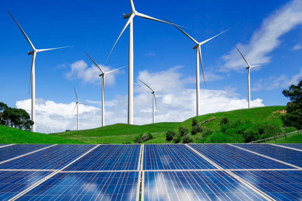 Grazie a fotovoltaico ed eolico l’indipendenza energetica è sempre più vicina