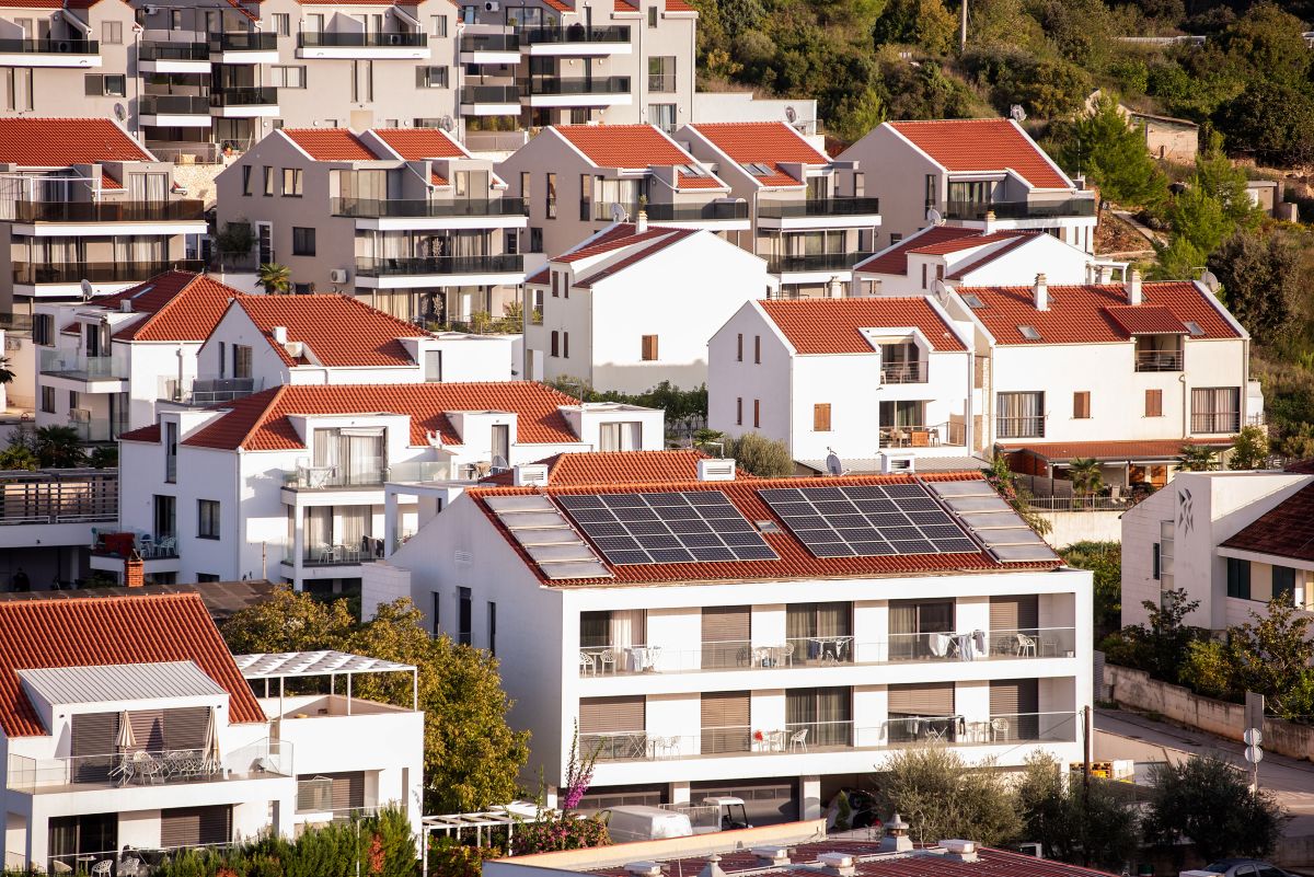 Fotovoltaico ad uso esclusivo in condominio: il ruolo dell’assemblea condominiale