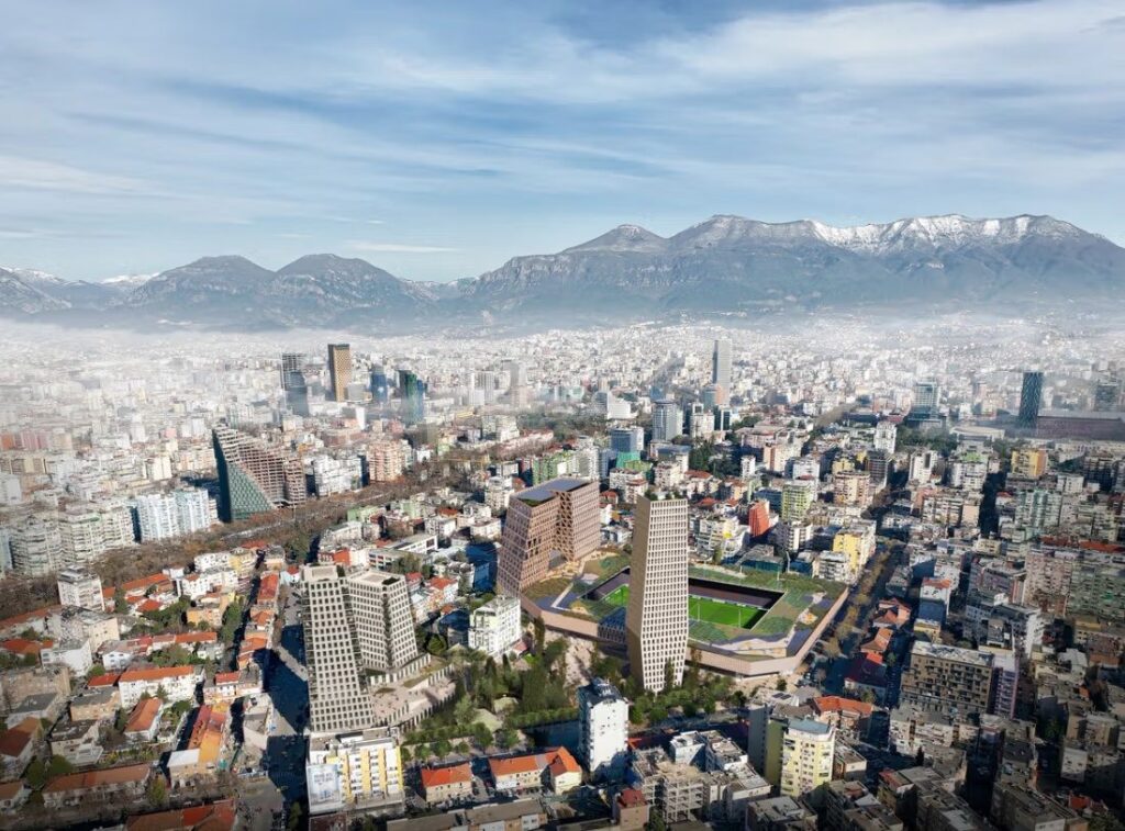 Nuovo stadio di Tirana, perfettamente integrato con il contesto urbano