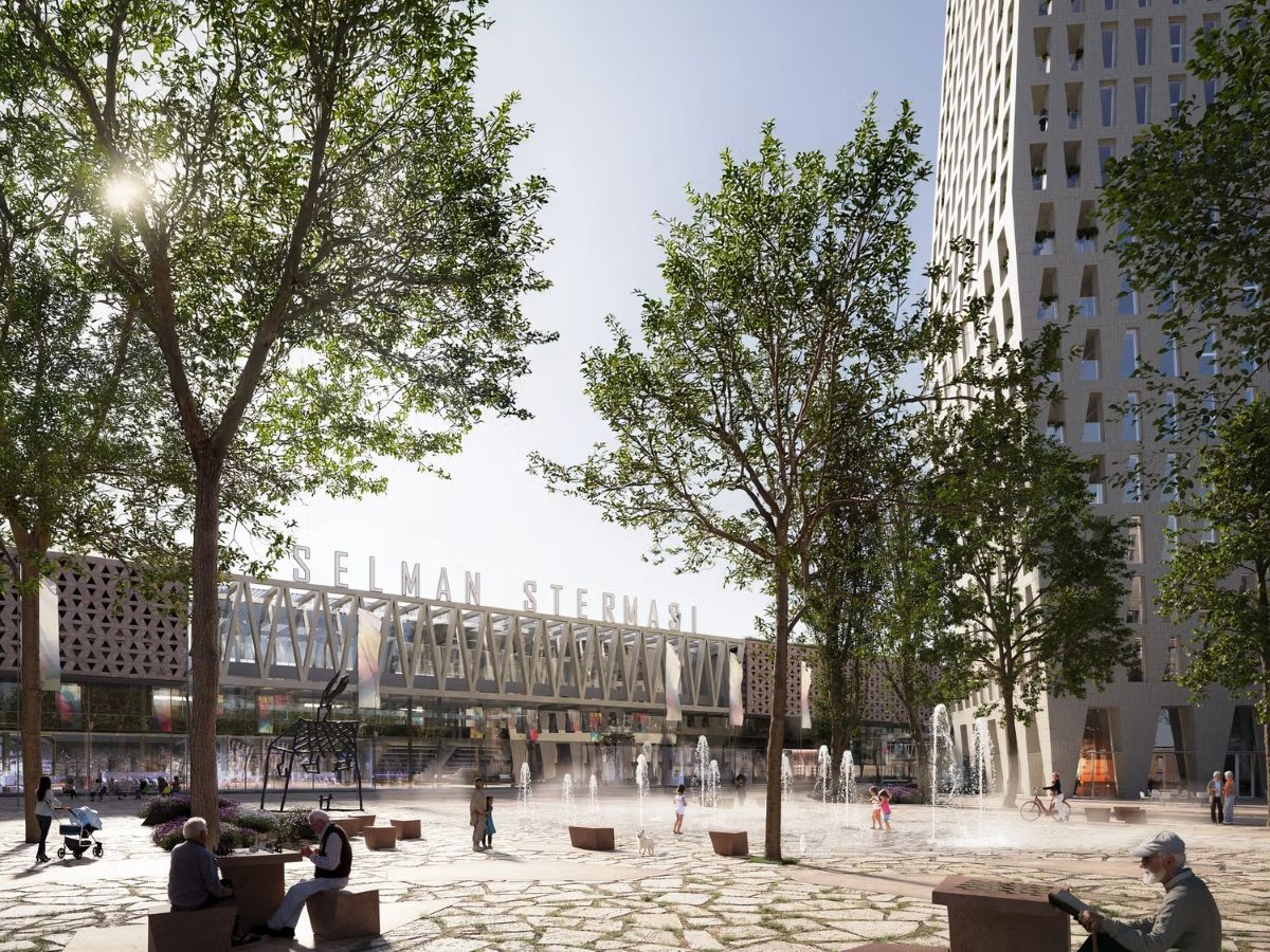 la piazza adiacente l'ingresso del Nuovo Stadio di Tirana