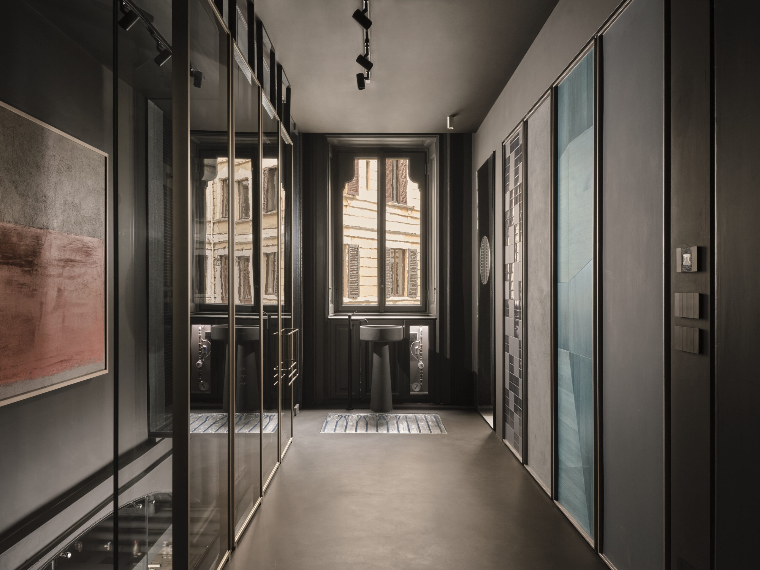 Lo showroom MORE di Milano