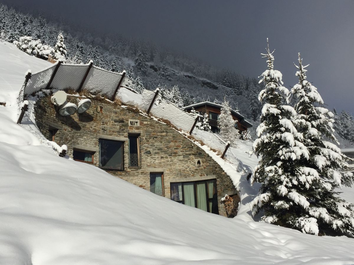 La villa integrata nel paesaggio svizzero di Vals. Progetto Bjarne Mastenbroek (SeARCH) & Christian Müller (CMA)