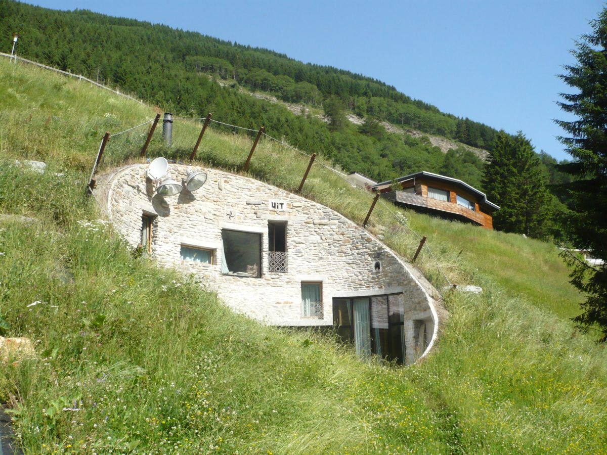 La villa integrata nel paesaggio svizzero di Vals. Progetto Bjarne Mastenbroek (SeARCH) & Christian Müller (CMA)