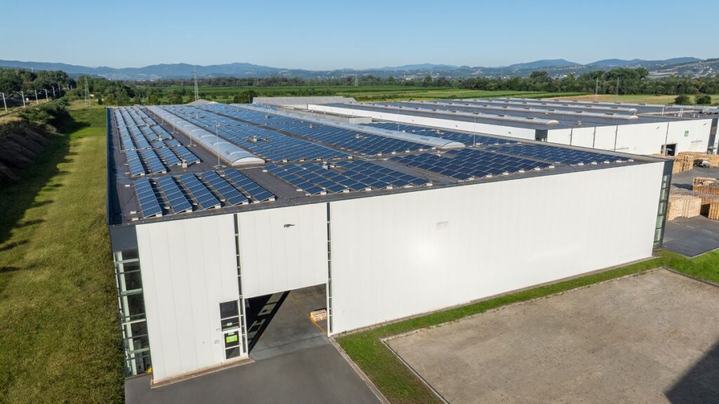 Nuovo impianto fotovoltaico da oltre 2 MWp sui tetti degli stabilimenti produttivi di Fakro