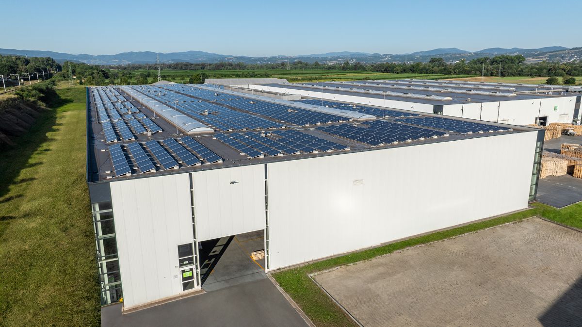 Nuovo impianto fotovoltaico da oltre 2 MWp sui tetti degli stabilimenti produttivi di Fakro